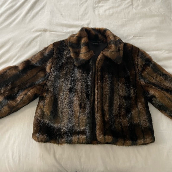 Faux fur coat - Picture 3 of 6